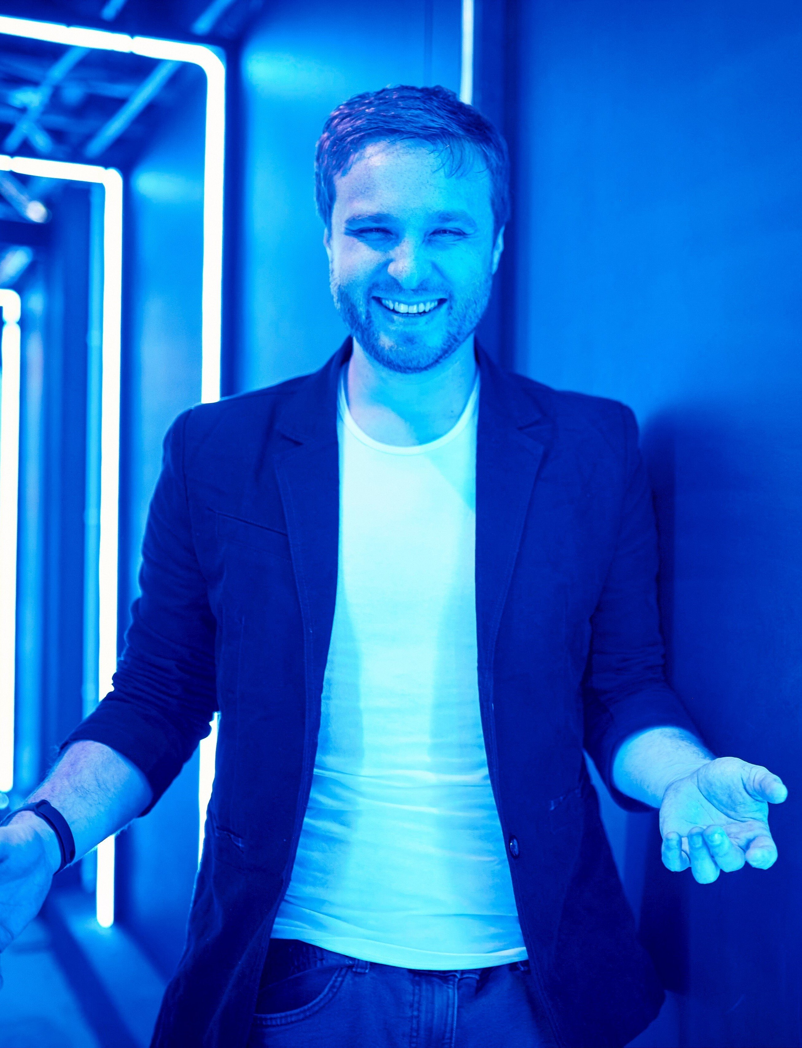 Jamie Bykov-Brett demonstrating immersive XR technology